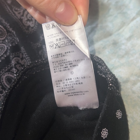 Stylenanda 3ce black Paisley cropped baby tee t shirt - Picture 8 of 10